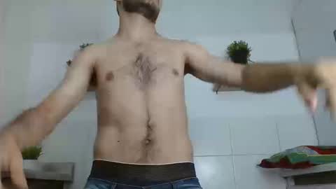 Snapshot of ambar_mds chatting on 09-12-25, 01:44 Sebas online show from 09-12-25, 01:44