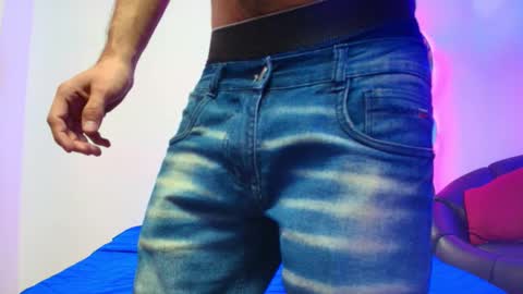 Snapshot of ambar_mds chatting on 09-14-25, 01:32 Sebas online show from 09-14-25, 01:32