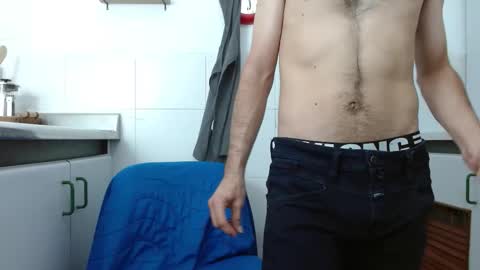 Snapshot of ambar_mds chatting on 09-28-25, 02:11 Sebas online show from 09-28-25, 02:11