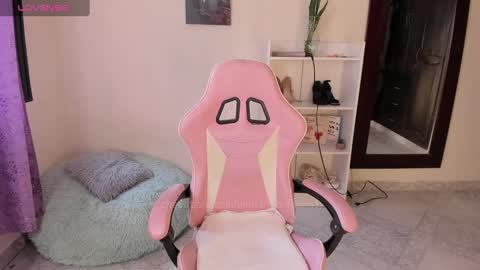 ambarthompson1 online show from 02-05-25, 10:01