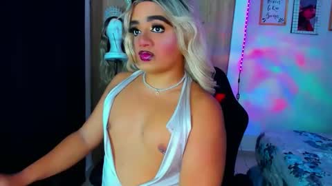 Snapshot of amber_bigcum chatting on 05-15-26, 01:01 Amber sofia pitter online show from 05-15-26, 01:01