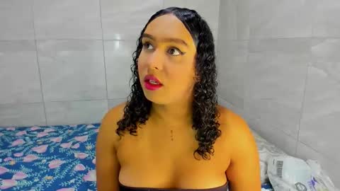 Snapshot of amber_lee20 chatting on 06-11-26, 01:38 LUISA online show from 06-11-26, 01:38