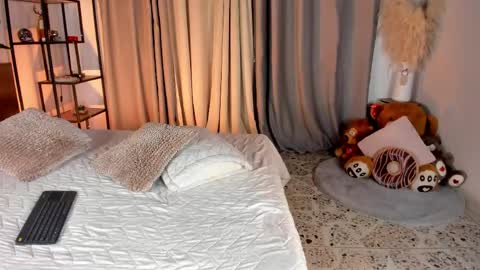 Amber online show from 04-12-26, 09:20