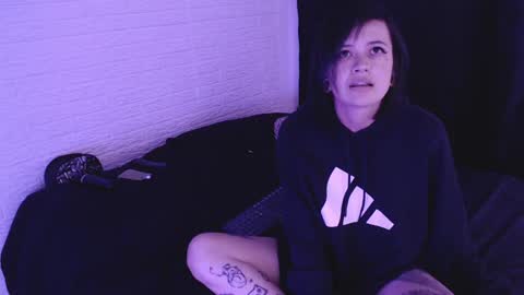 Snapshot of amber_rouss chatting on 12-11-24, 02:30 ROUSS online show from 12-11-24, 02:30