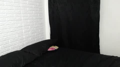 Snapshot of amber_rouss chatting on 01-03-25, 05:39 ROUSS online show from 01-03-25, 05:39