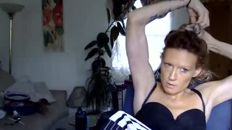Snapshot of amberdesmond722 chatting on 05-18-26, 11:32 Kaligirll online show from 05-18-26, 11:32