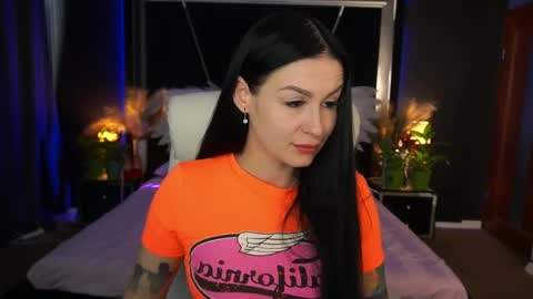 Snapshot of amberdismond chatting on 05-13-26, 06:11 Anna online show from 05-13-26, 06:11