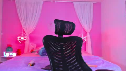 Amber online show from 12-14-24, 06:35