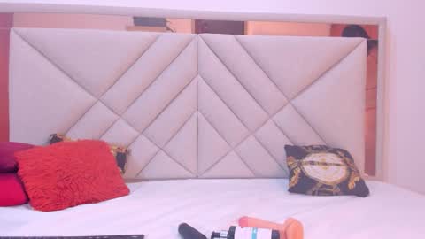 Snapshot of amberqueenx1 chatting on 02-21-26, 12:06 amberqueenx1 online show from 02-21-26, 12:06