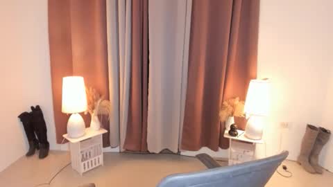 Snapshot of ambervixen69 chatting on 05-28-26, 01:08 BIGCOCK AMBER online show from 05-28-26, 01:08