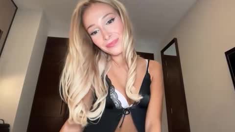 Snapshot of ambrefleur chatting on 02-21-26, 05:08 Ambre online show from 02-21-26, 05:08