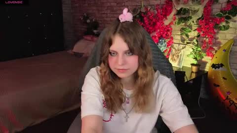 Snapshot of amechan chatting on 10-28-25, 05:48 Ame online show from 10-28-25, 05:48