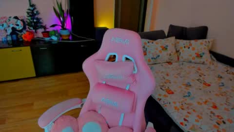 Snapshot of ameli_moon chatting on 05-04-26, 04:36 Eileen online show from 05-04-26, 04:36