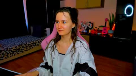 Snapshot of ameli_moon chatting on 05-26-26, 04:03 Eileen online show from 05-26-26, 04:03