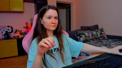 Snapshot of ameli_moon chatting on 06-13-26, 04:49 Eileen online show from 06-13-26, 04:49