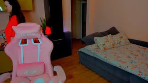 Snapshot of ameli_moon chatting on 06-19-26, 12:20 Eileen online show from 06-19-26, 12:20