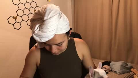 Amelia online show from 09-18-25, 12:07