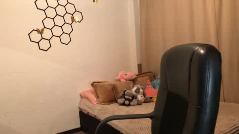 Amelia online show from 09-26-25, 12:09