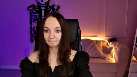 Snapshot of ameliamalina chatting on 10-24-25, 10:55 Amelia online show from 10-24-25, 10:55