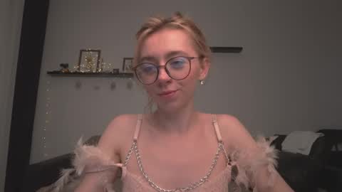 Amelia   online show from 03-09-25, 06:21