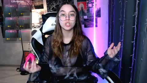 Amelia online show from 04-16-26, 12:28