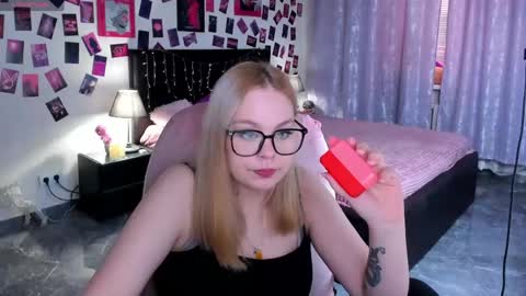 Amelia online show from 04-14-26, 11:27