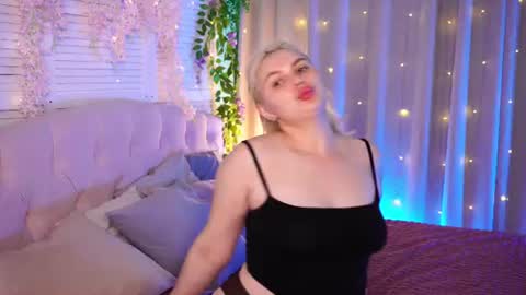 Snapshot of ameliawells chatting on 06-20-26, 02:36 Amelia online show from 06-20-26, 02:36