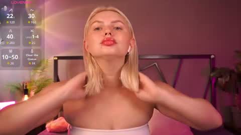 Snapshot of ameliawells chatting on 07-21-26, 03:53 Amelia online show from 07-21-26, 03:53