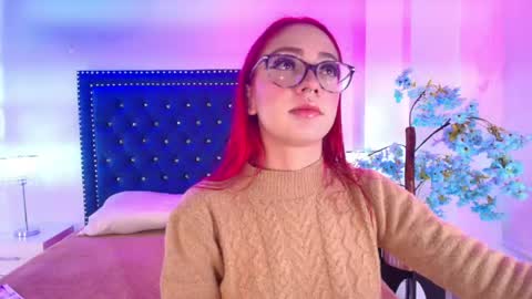 Snapshot of amelie_adamsx chatting on 06-01-26, 11:23 Amelie online show from 06-01-26, 11:23