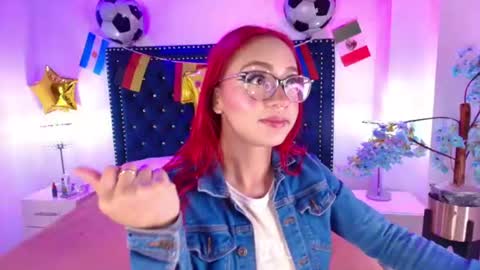 Snapshot of amelie_adamsx chatting on 06-15-26, 11:12 Amelie online show from 06-15-26, 11:12
