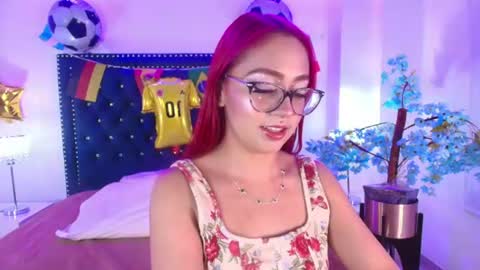 Snapshot of amelie_adamsx chatting on 06-19-26, 03:11 Amelie online show from 06-19-26, 03:11