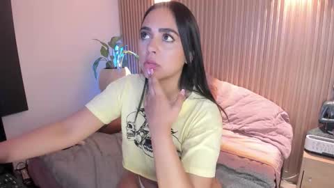 Amelie online show from 11-07-25, 03:01