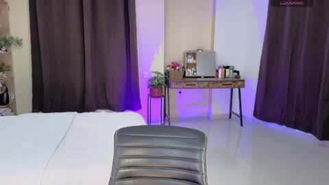 Snapshot of amelieaxie chatting on 05-31-26, 03:15 Isabella online show from 05-31-26, 03:15