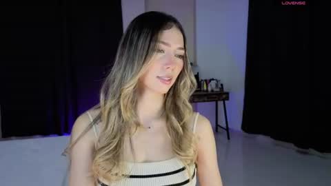 Snapshot of amelieaxie chatting on 06-15-26, 02:47 Isabella online show from 06-15-26, 02:47
