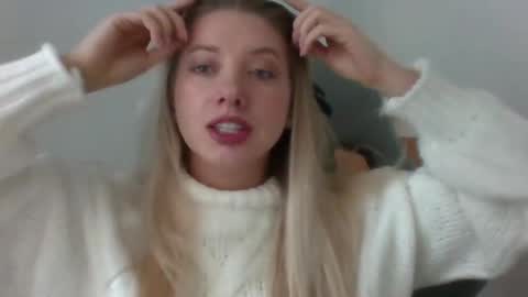 Amelie online show from 12-23-24, 04:06