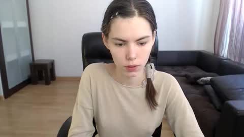Snapshot of ameliereve chatting on 09-19-25, 08:38 Amelie online show from 09-19-25, 08:38