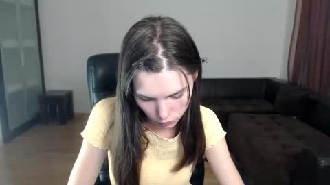 Snapshot of ameliereve chatting on 09-22-25, 04:09 Amelie online show from 09-22-25, 04:09