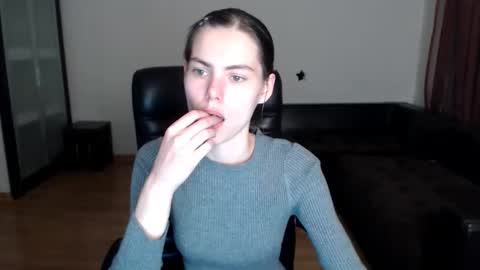 Snapshot of ameliereve chatting on 09-25-25, 05:27 Amelie online show from 09-25-25, 05:27