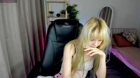 Snapshot of ameliia_backer chatting on 05-07-26, 01:33 Amelia online show from 05-07-26, 01:33