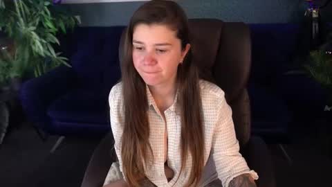 amellymillyy online show from 10-12-25, 09:52