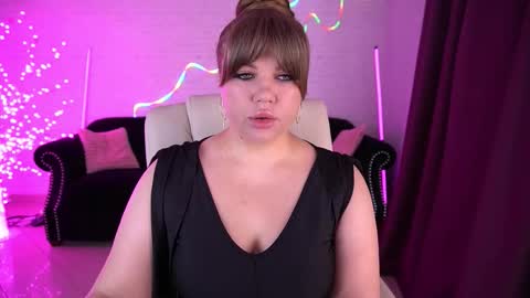 Snapshot of amellywhite chatting on 02-23-26, 01:19 Alina online show from 02-23-26, 01:19