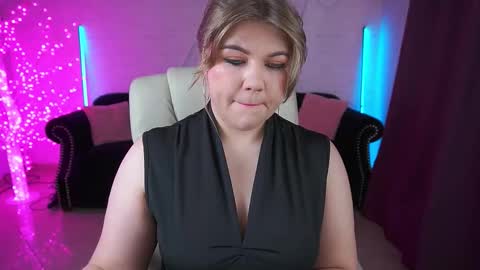 Snapshot of amellywhite chatting on 03-17-26, 01:47 Alina online show from 03-17-26, 01:47