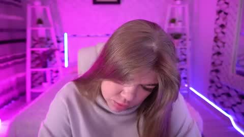 Snapshot of amellywhite chatting on 04-11-26, 12:42 Alina online show from 04-11-26, 12:42