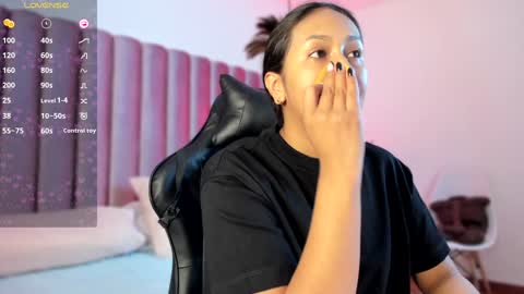 Snapshot of amelyamann chatting on 01-23-25, 11:26 online show from 01-23-25, 11:26