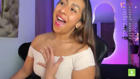 Snapshot of amelyamann chatting on 09-21-25, 01:46 online show from 09-21-25, 01:46