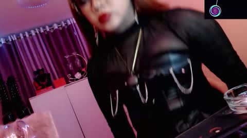 Queen Mireska online show from 01-18-26, 03:27