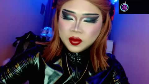 Snapshot of amiadoll chatting on 06-19-26, 03:05 Queen Mireska online show from 06-19-26, 03:05