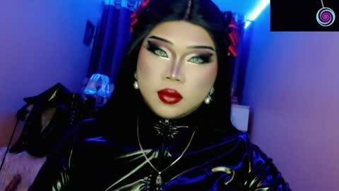 Snapshot of amiadoll chatting on 06-21-26, 03:03 Queen Mireska online show from 06-21-26, 03:03