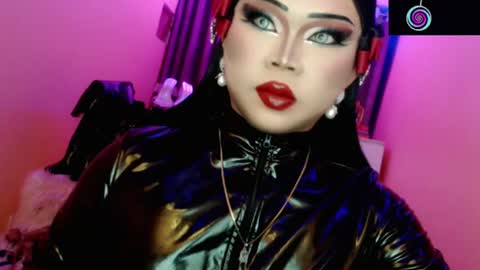 Snapshot of amiadoll chatting on 06-27-26, 02:55 Queen Mireska online show from 06-27-26, 02:55