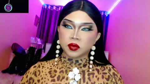Snapshot of amiadoll chatting on 07-10-26, 01:47 Queen Mireska online show from 07-10-26, 01:47